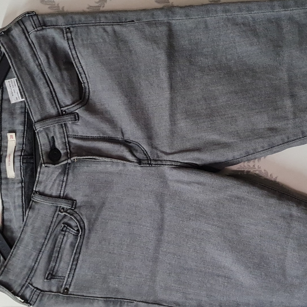 Levi's Jeans - Picture 2 of 5